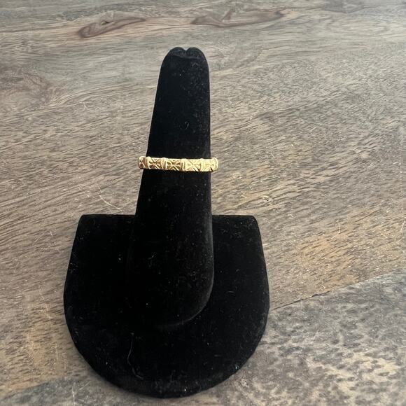 Gold tone textured art deco simple ring band - size 6.75 - Picture 2 of 5